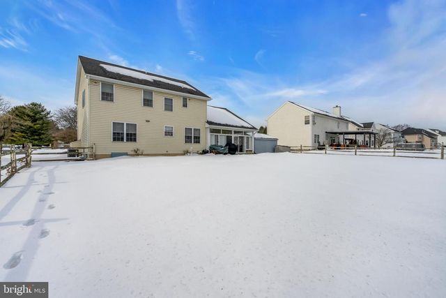 2593 HALLECK DR, Whitehall, PA 18052