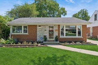 1407 Heidorn Avenue, Westchester, IL 60154