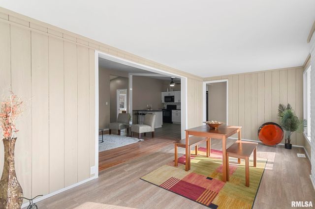 2028 PARKVIEW Drive, Springfield, IL 62704