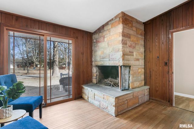 2028 PARKVIEW Drive, Springfield, IL 62704