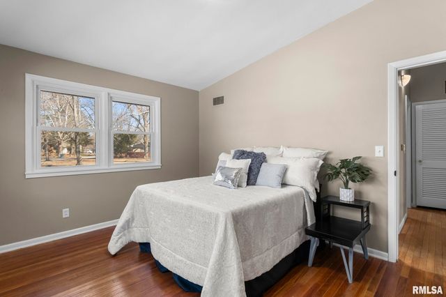 2028 PARKVIEW Drive, Springfield, IL 62704