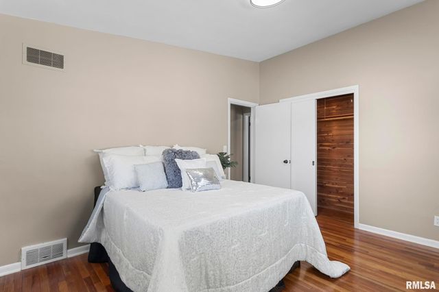 2028 PARKVIEW Drive, Springfield, IL 62704