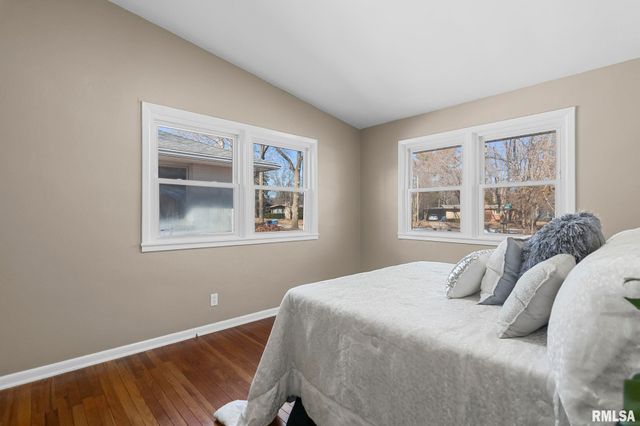 2028 PARKVIEW Drive, Springfield, IL 62704