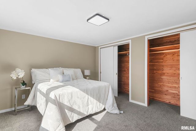 2028 PARKVIEW Drive, Springfield, IL 62704