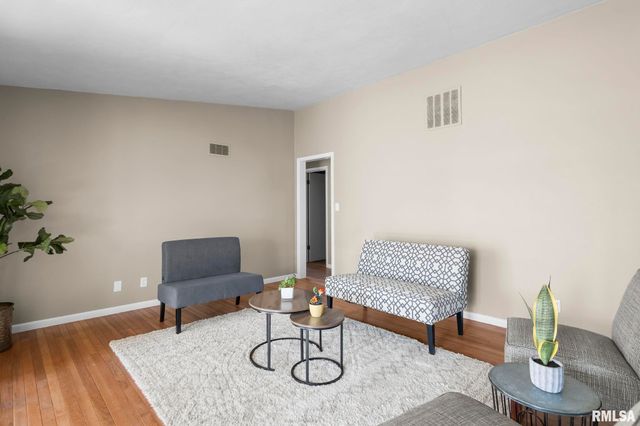 2028 PARKVIEW Drive, Springfield, IL 62704