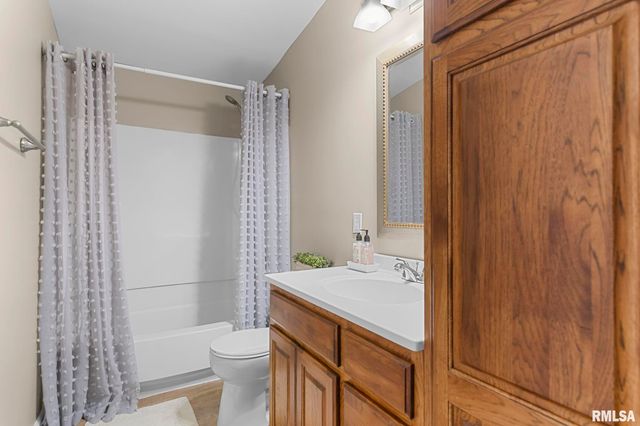 2028 PARKVIEW Drive, Springfield, IL 62704