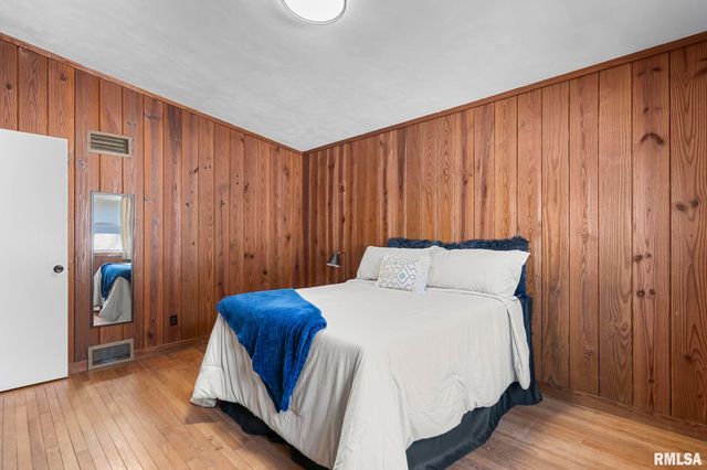 2028 PARKVIEW Drive, Springfield, IL 62704