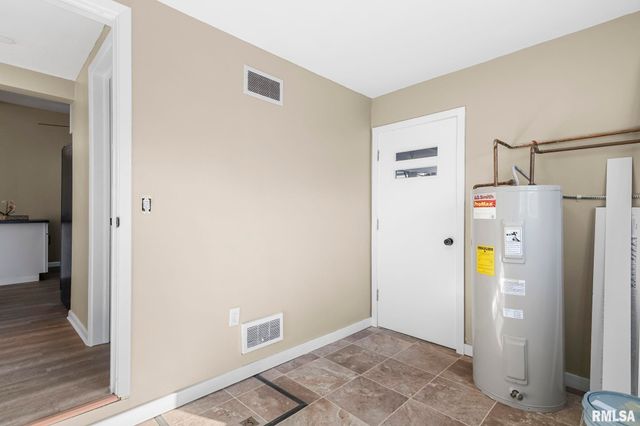 2028 PARKVIEW Drive, Springfield, IL 62704