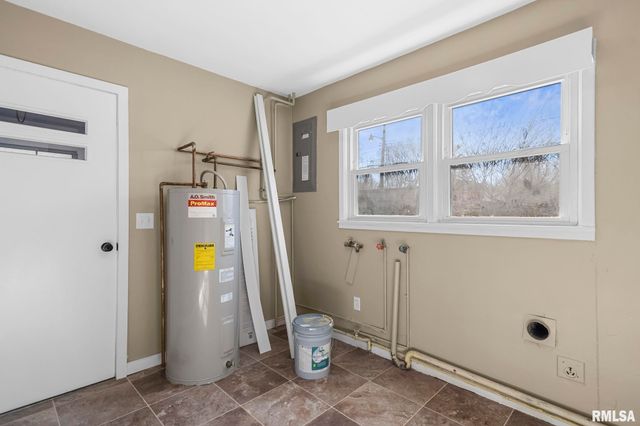 2028 PARKVIEW Drive, Springfield, IL 62704