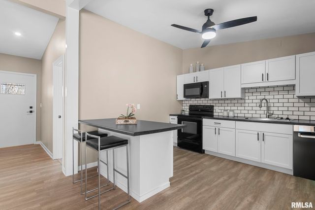 2028 PARKVIEW Drive, Springfield, IL 62704