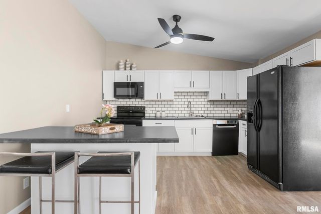 2028 PARKVIEW Drive, Springfield, IL 62704