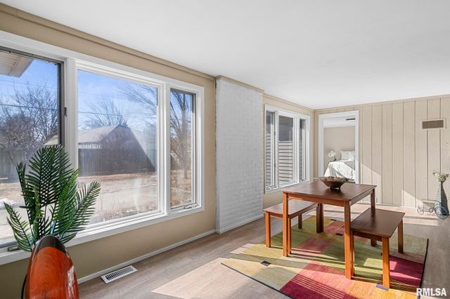 2028 PARKVIEW Drive, Springfield, IL 62704