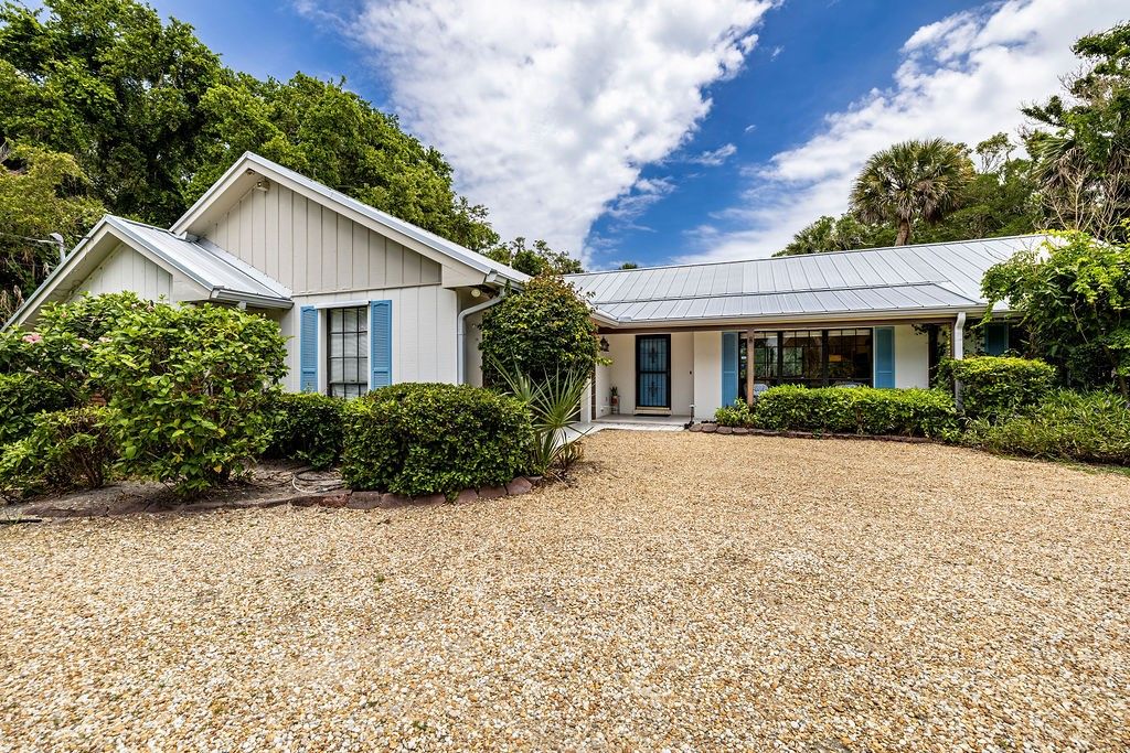 3820 Indian River Drive E, Vero Beach, FL 32963