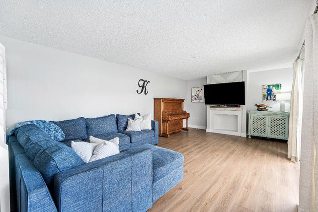 707 7th Court, Palm Beach Gardens, FL 33410