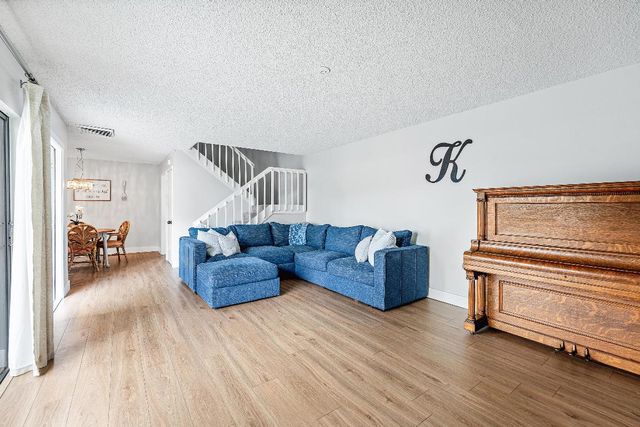 707 7th Court, Palm Beach Gardens, FL 33410