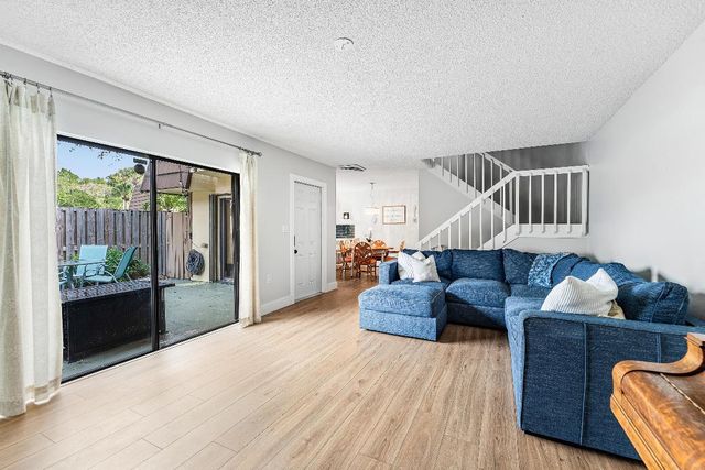 707 7th Court, Palm Beach Gardens, FL 33410