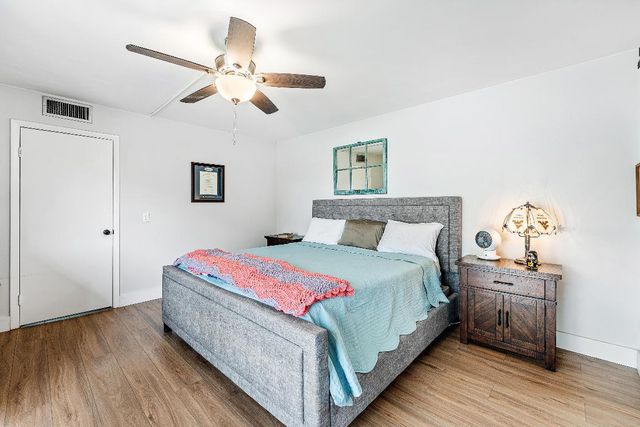 707 7th Court, Palm Beach Gardens, FL 33410