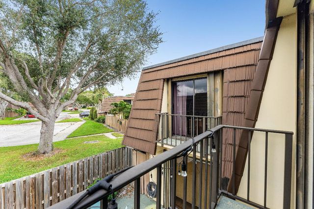 707 7th Court, Palm Beach Gardens, FL 33410