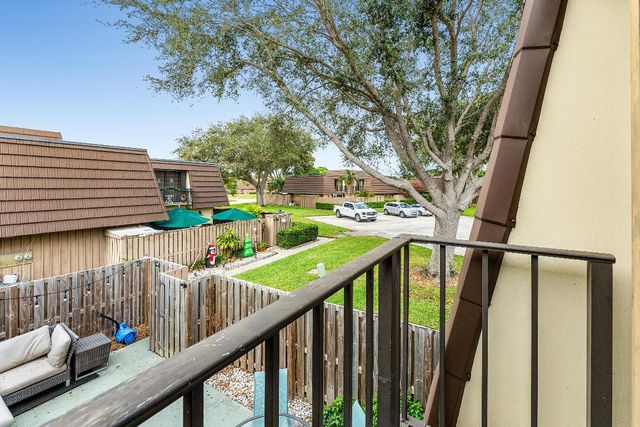 707 7th Court, Palm Beach Gardens, FL 33410