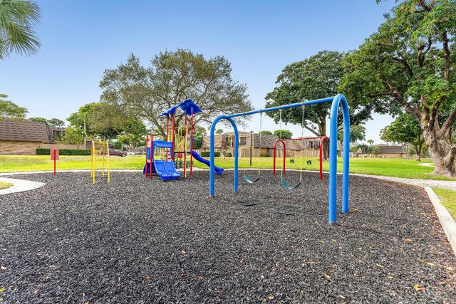 707 7th Court, Palm Beach Gardens, FL 33410