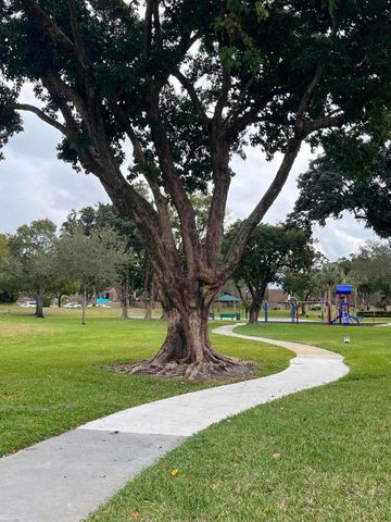 707 7th Court, Palm Beach Gardens, FL 33410