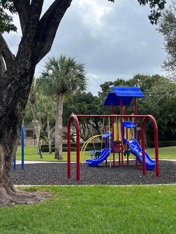 707 7th Court, Palm Beach Gardens, FL 33410