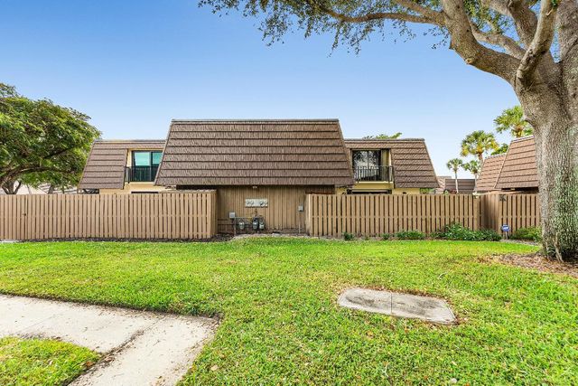 707 7th Court, Palm Beach Gardens, FL 33410