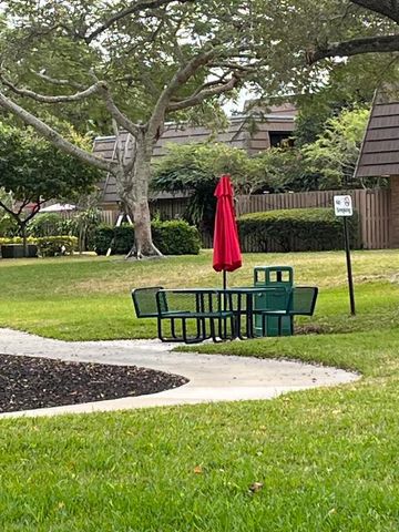 707 7th Court, Palm Beach Gardens, FL 33410