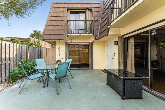 707 7th Court, Palm Beach Gardens, FL 33410