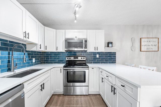 707 7th Court, Palm Beach Gardens, FL 33410