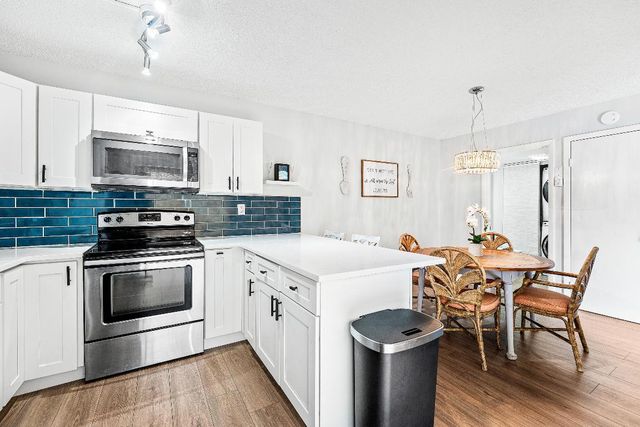 707 7th Court, Palm Beach Gardens, FL 33410