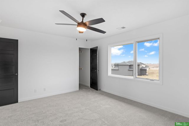 5831 N 214th Avenue Circle, Elkhorn, NE 68022