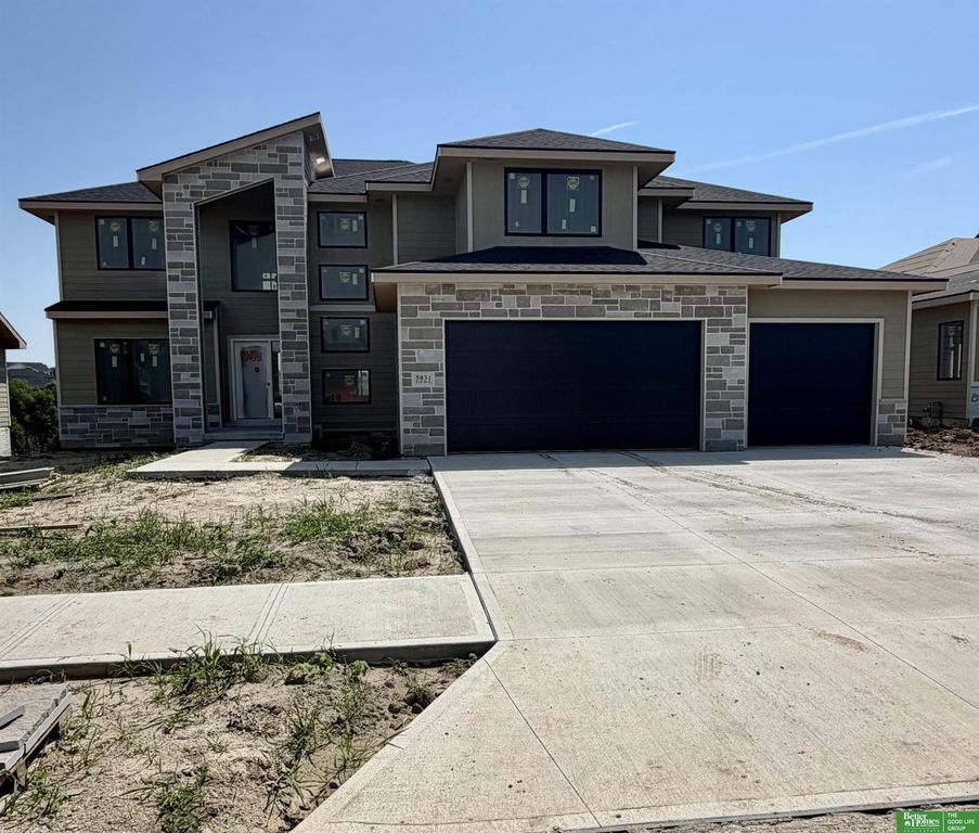 5831 N 214th Avenue Circle, Elkhorn, NE 68022