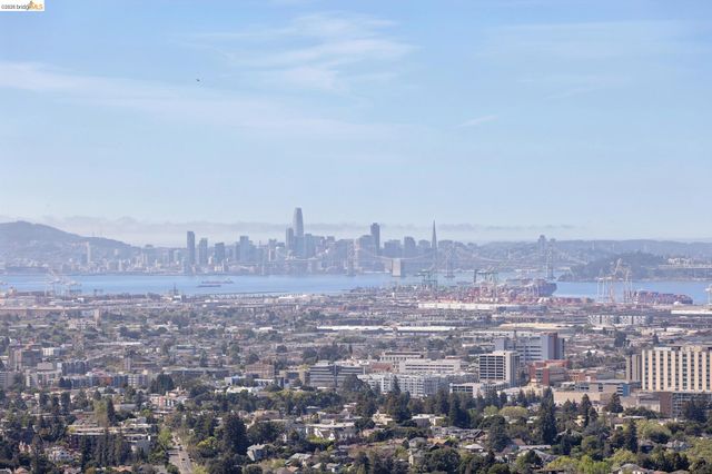 165 Bell Ave, Piedmont, CA 94611