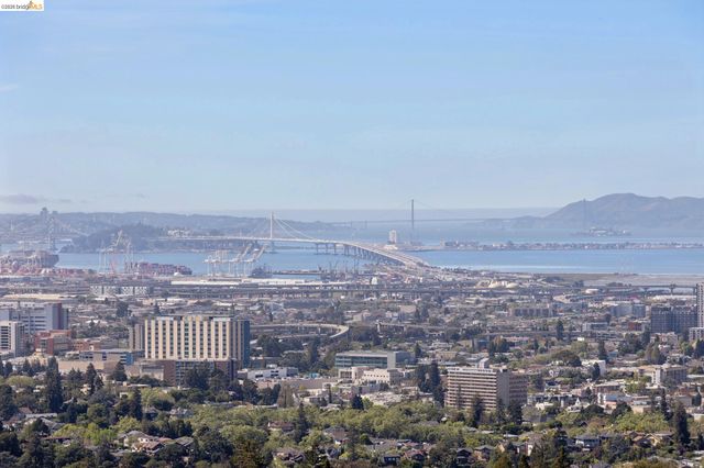 165 Bell Ave, Piedmont, CA 94611