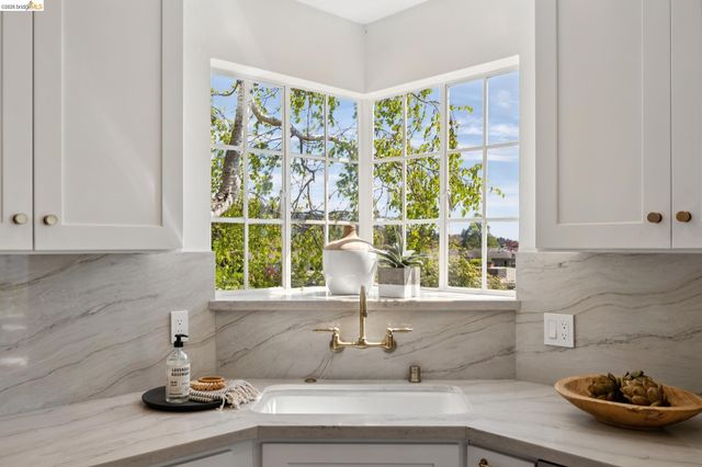 165 Bell Ave, Piedmont, CA 94611