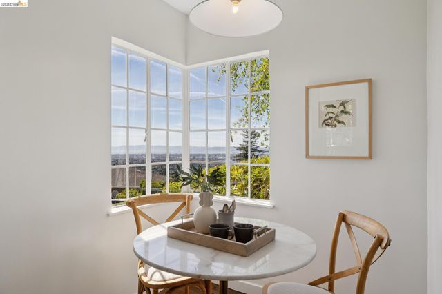 165 Bell Ave, Piedmont, CA 94611