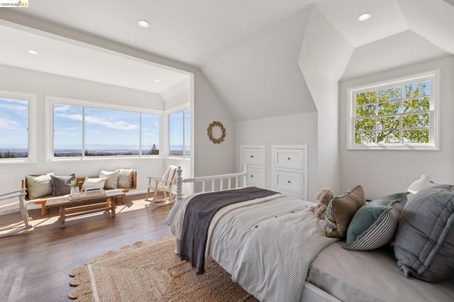 165 Bell Ave, Piedmont, CA 94611