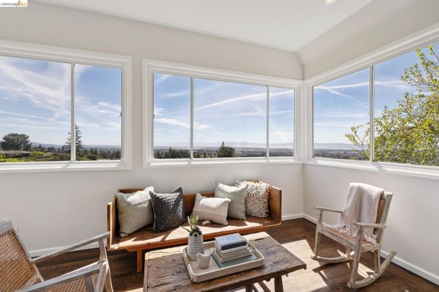 165 Bell Ave, Piedmont, CA 94611