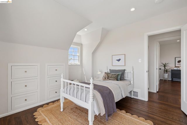 165 Bell Ave, Piedmont, CA 94611