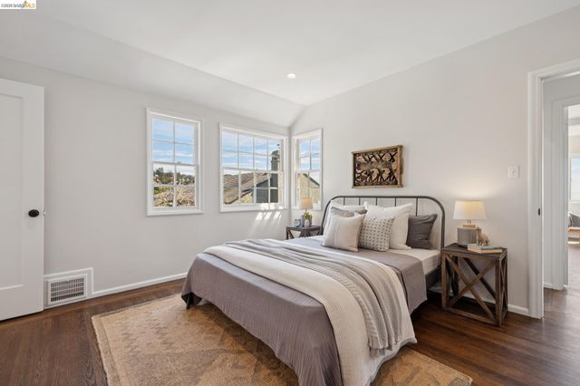 165 Bell Ave, Piedmont, CA 94611