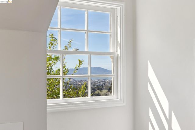 165 Bell Ave, Piedmont, CA 94611