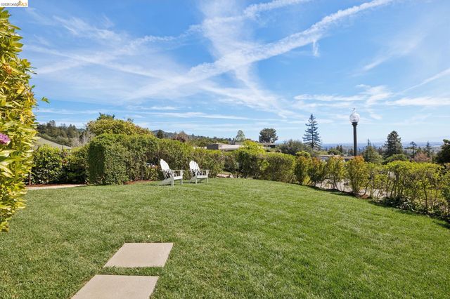 165 Bell Ave, Piedmont, CA 94611