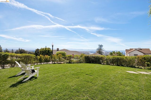 165 Bell Ave, Piedmont, CA 94611