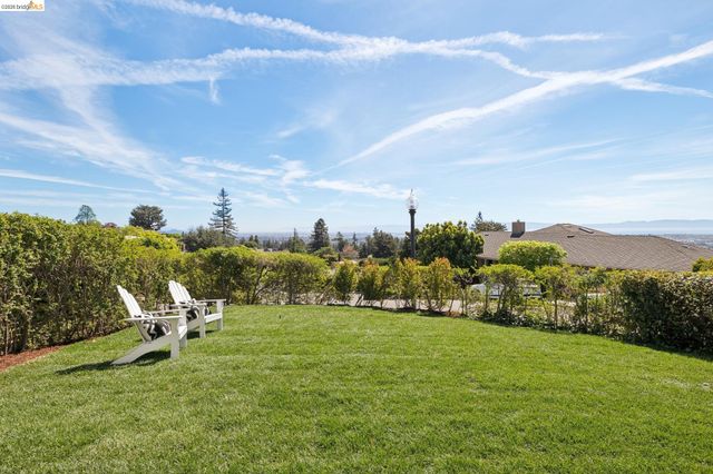 165 Bell Ave, Piedmont, CA 94611