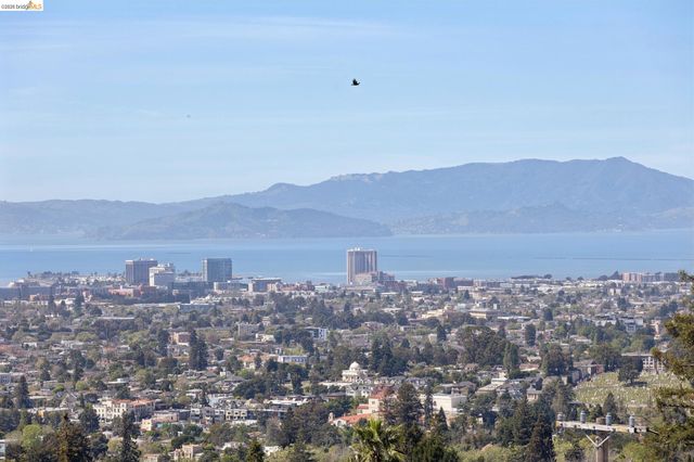 165 Bell Ave, Piedmont, CA 94611