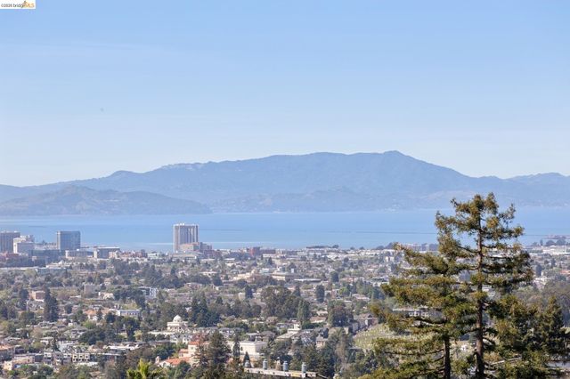 165 Bell Ave, Piedmont, CA 94611