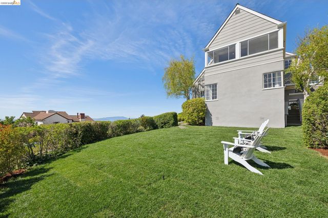 165 Bell Ave, Piedmont, CA 94611