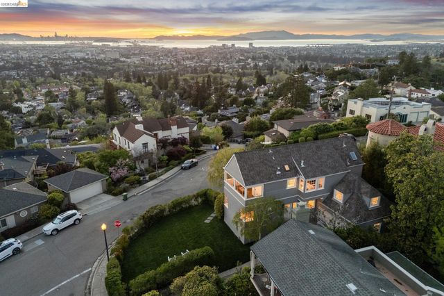 165 Bell Ave, Piedmont, CA 94611