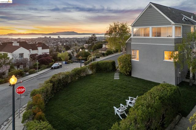 165 Bell Ave, Piedmont, CA 94611